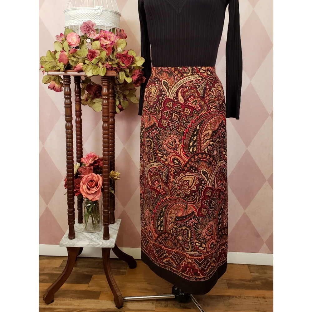 Lifestyle Classic | Red Paisley Skirt